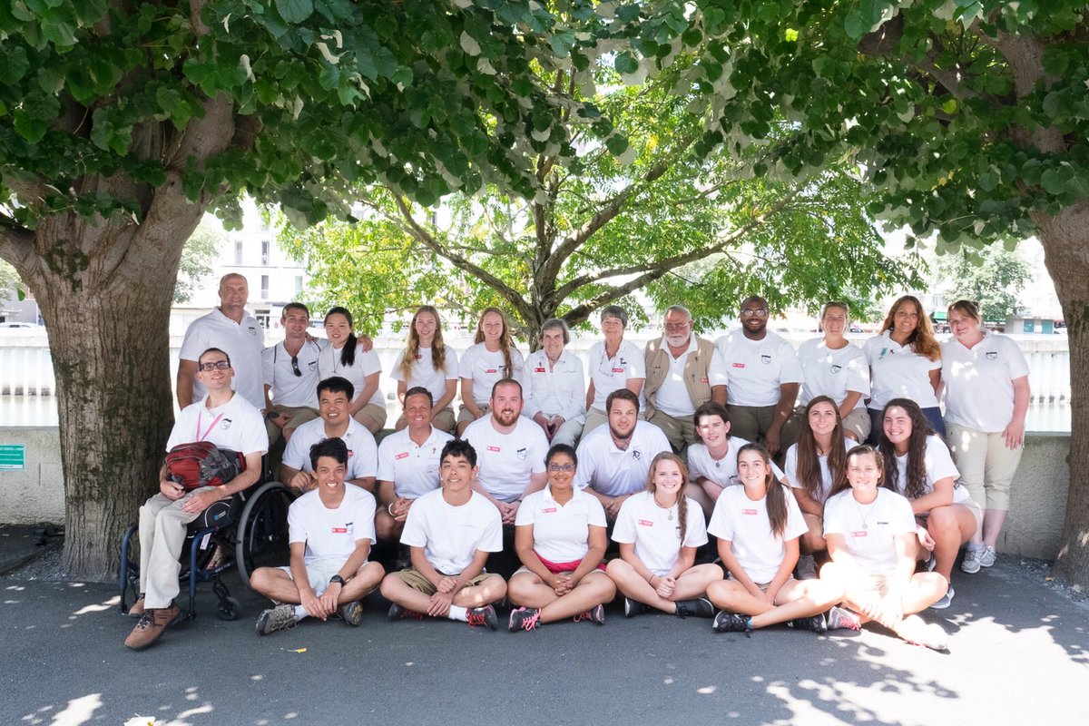 CburyLourdes's tweet photo. 2016 @CburyLourdes pilgrims pose for group shot. Summer '17 Pilgrimage is August 7-17. Follow us for updates. @cburyNews https://t.co/5N3ojCrOt5