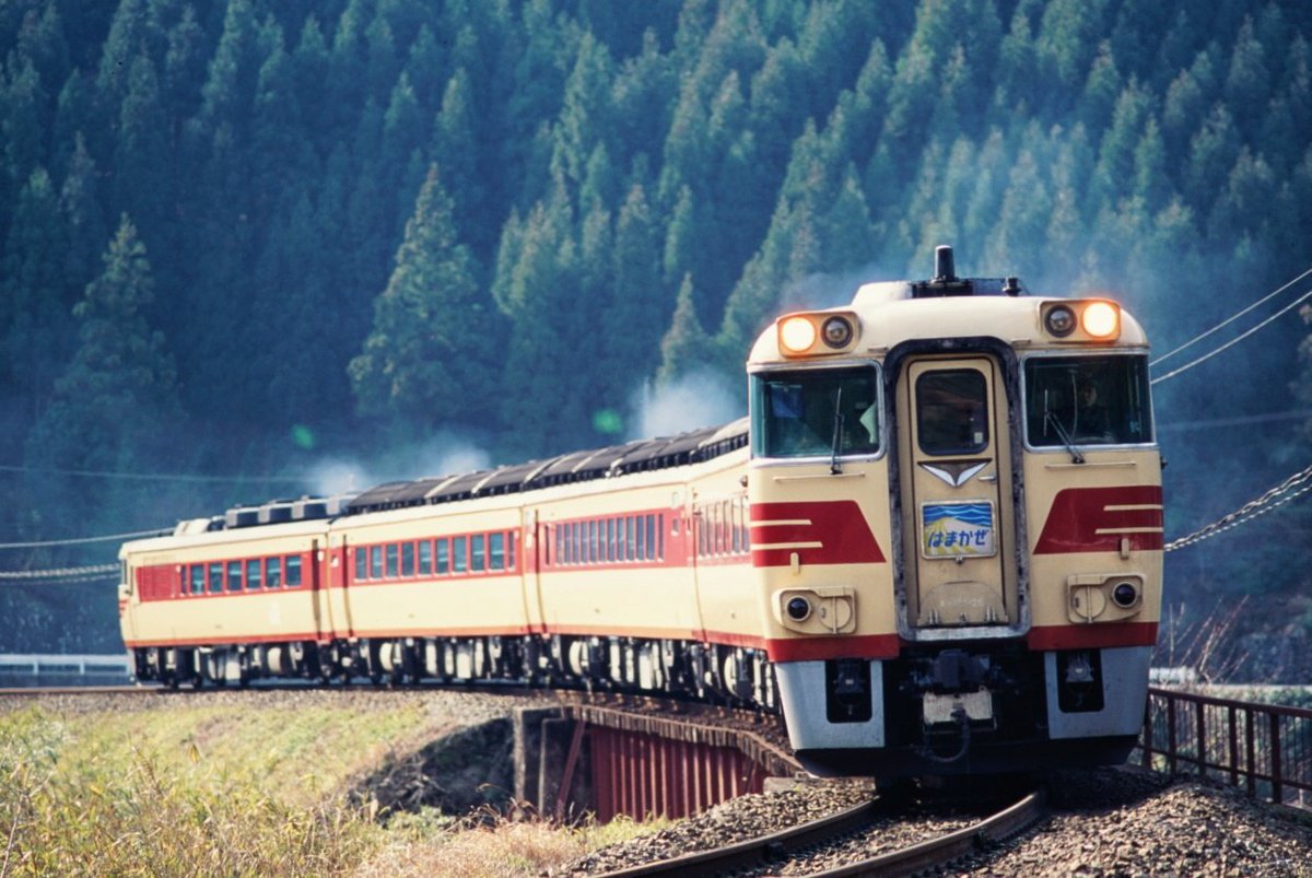 今日は新しめにキハ181の「はまかぜ」。といっても国鉄色、ヘッド