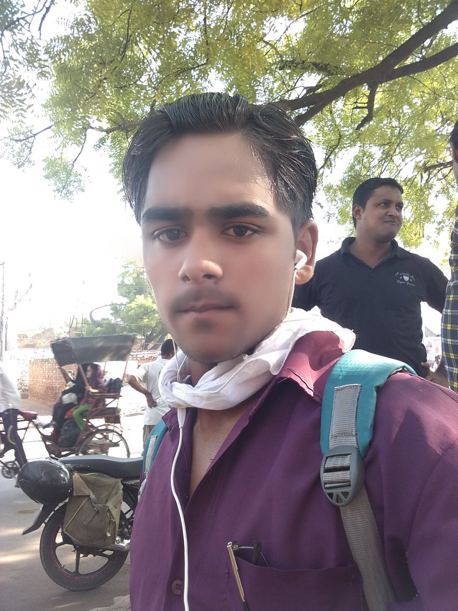 actor_tyagi's tweet image. दोस्तों के साथ जी लेने का एक मौका दे दे ऐ खुदा, 
तेरे साथ तो मरने के बाद भी रह लेंगें !!
By Actor Vikash Tyagi