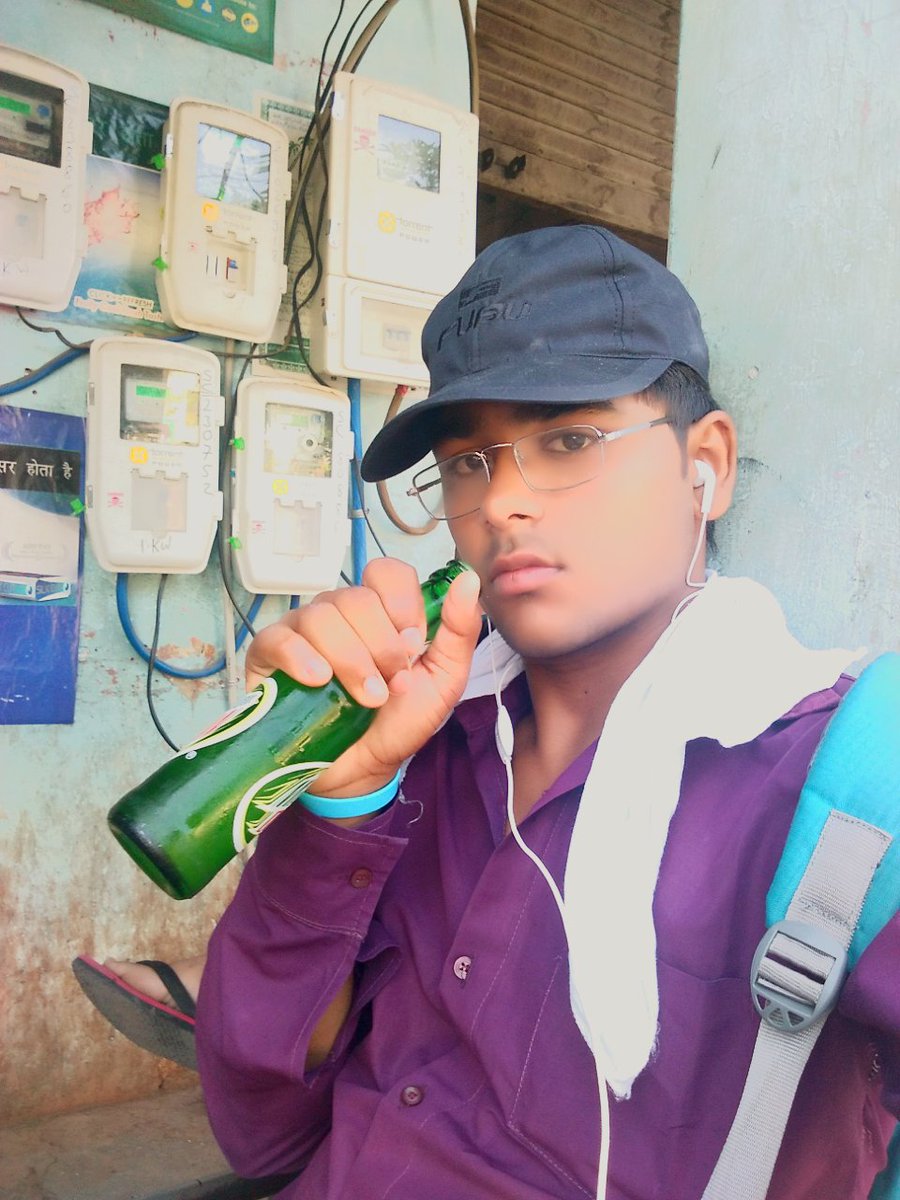 actor_tyagi's tweet image. दोस्ती जिन्दगी का खुबसूरत लम्हा होता है,
जिसे मिल जाए वो तन्हाई में भी खुश और ना मिले वो भीड़ में भी अकेला !!
By Actor Vikash Tyagi