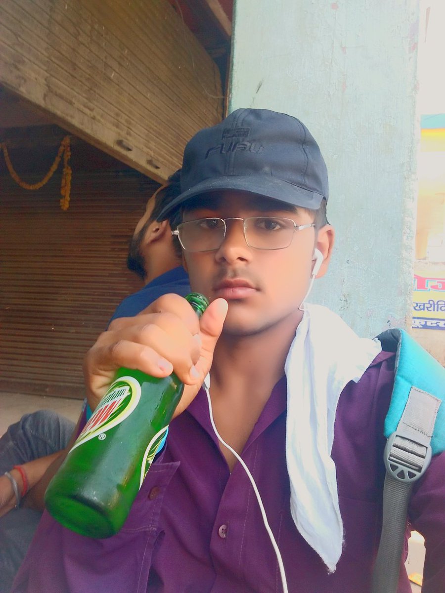 actor_tyagi's tweet image. दोस्त दिल के जख्मों पर क्या लगायेंगे मरहम, 
दोस्तो को क्या मालूम ये जख्म उन्ही के दिये है !!
By Actor Vikash Tyagi