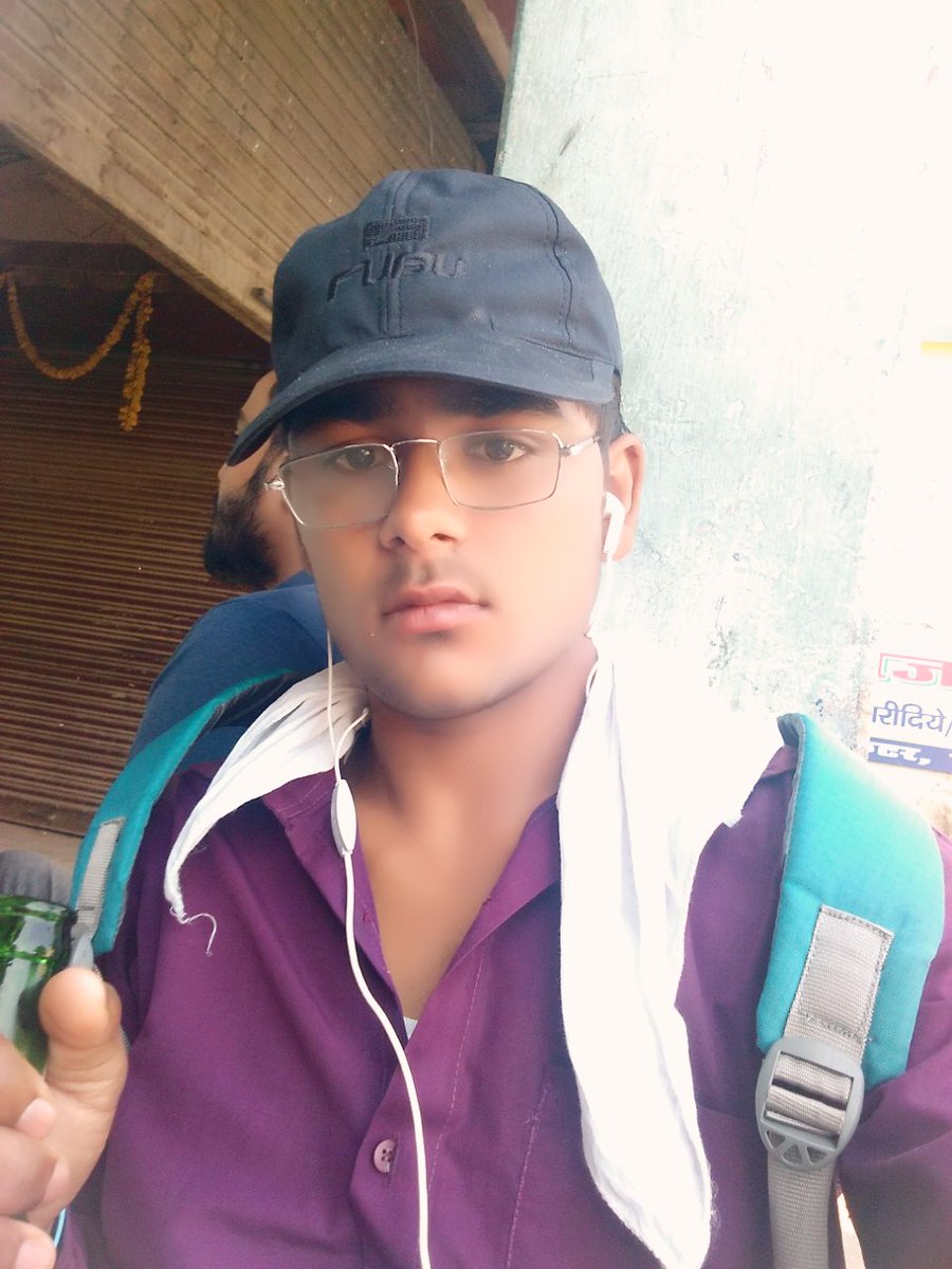 actor_tyagi's tweet image. ना जरुरत रखो सितारों की, ना जरुरत रखों फ़ालतू यारों की,
एक दोस्त रखो हमारे जैसा, जो वाट लगा दे हजारों की !!
By Actor Vikash Tyagi
9997076324