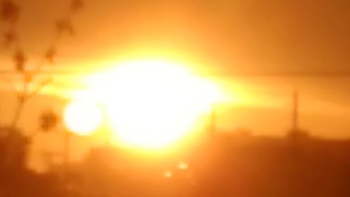 OpenYourMind911's tweet photo. can some one explain why I seen two suns at sunrise #woormwoods https://t.co/sIEsI20VOe