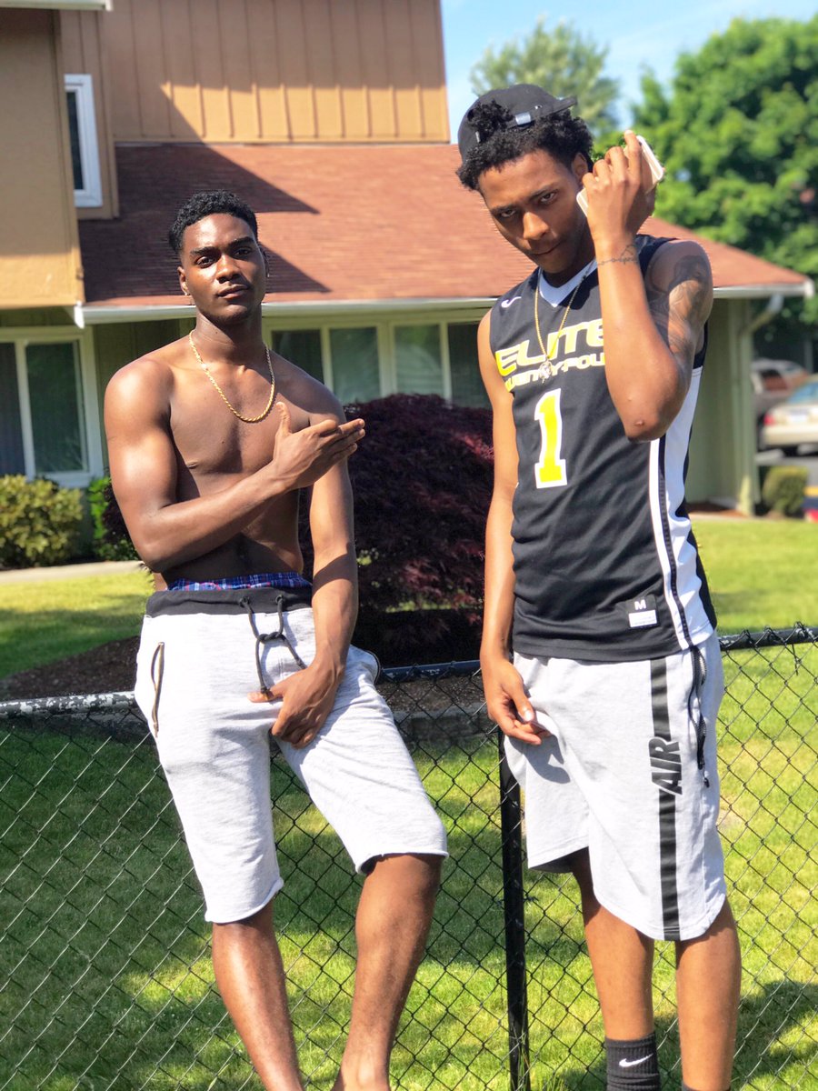 therealmarcuss's tweet photo. La familia 🤝 #TLF #MemorialDay @PWinston_4 @David_Crisp31 https://t.co/Z7MjsYWTdt