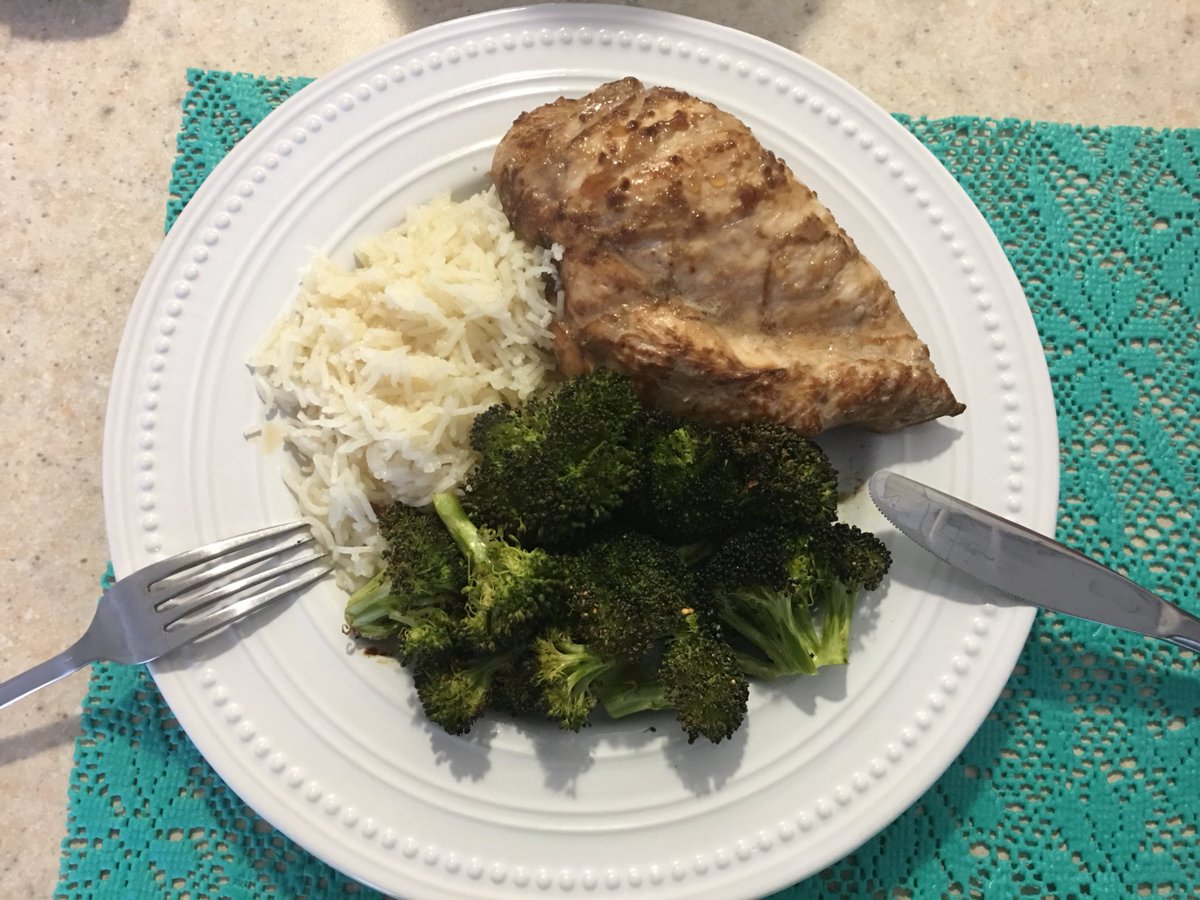 ktespinola's tweet photo. Thanks @Rudhra_P for the awesome & easy chicken recipe, it was delicious! #ChefEmily https://t.co/Pgzd94mIHS
