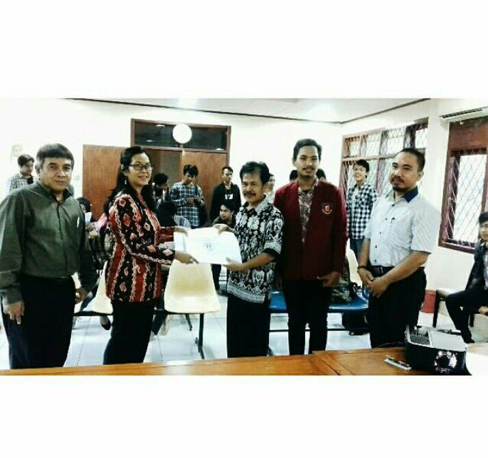 [29/05]
HMTS UB telah melakukan kegiatan Charity yaitu Penyerahan Desain Gambar &amp; RAB kpd Ibu Penny Susanty selaku Direktur Eksekutif GCB