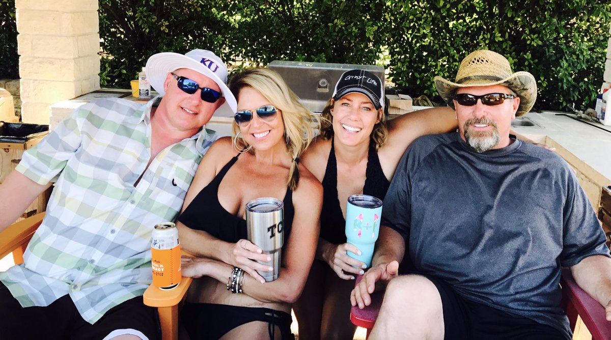 merryharris_3's tweet photo. Memorial Day fun with the best photo bombers ever. https://t.co/u3gA4ovSuJ