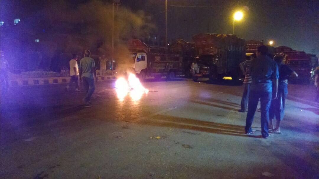 salmanbelieve's tweet photo. Protest Erupted In #Karachi Against @KElectricPk Unannounced Load Shedding/Tripping/Technical Faults,Residents Came Out On Roads #Pakistan https://t.co/Kae38wAucy