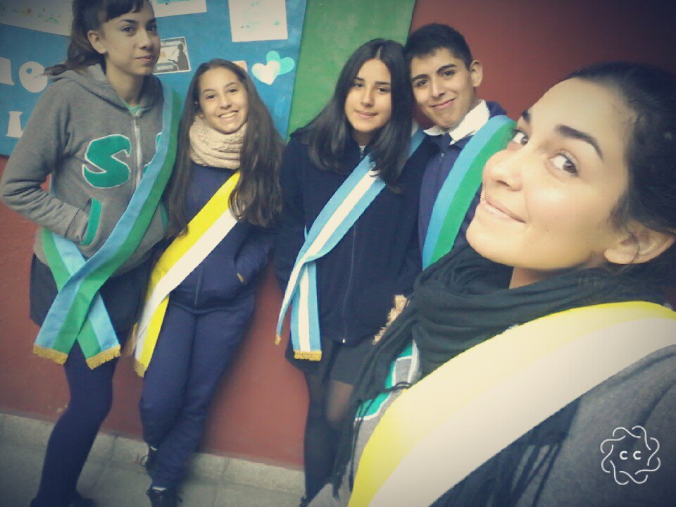 Promo17Sanjo's tweet photo. Acto del 25 de Mayo 💙
#Banderas ✌ https://t.co/IHJt8dUt5l