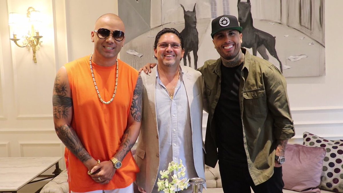 PonceDeLeonEC's tweet photo. El Ministerio de Turismo en alianza con @SonyMusicLatin gestionó la grabación del video #SiTuLaVes de @NickyJamPR y @WisinOficial 🇪🇨📽 https://t.co/ruD95VbMom