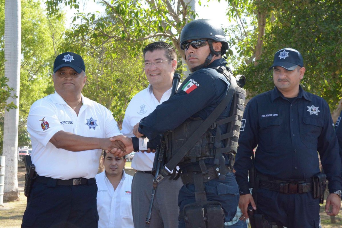 AlvaroRuelasE's tweet photo. La policía municipal cuenta con 10 nuevas patrullas y se suman a las tareas de prevención.Gracias al gobernador @QuirinoOC por esta donación https://t.co/NTM8yFOQYI