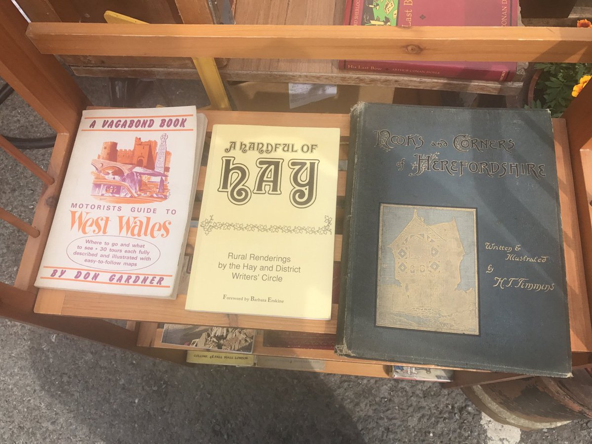 ABookaDayinHay's tweet photo. #NooksforBooks in #HayonWye: Nooks and Corners of Herefordshire, bought at Dan's market stall #abookadayinhay: https://t.co/aQXvLEmYTZ https://t.co/YWxBkroMKt