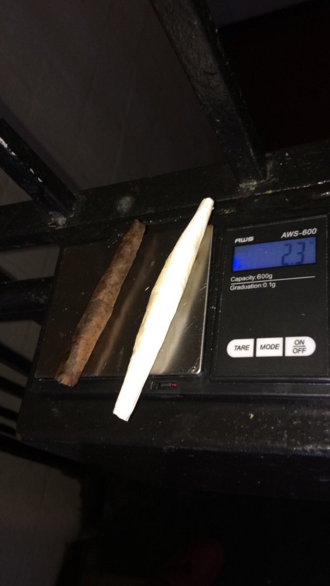 ChasinChecks1's tweet photo. Chasin Checks members only smoke a gram or better 🙌🏾💯 #CheckWay https://t.co/OLmu7Z525M