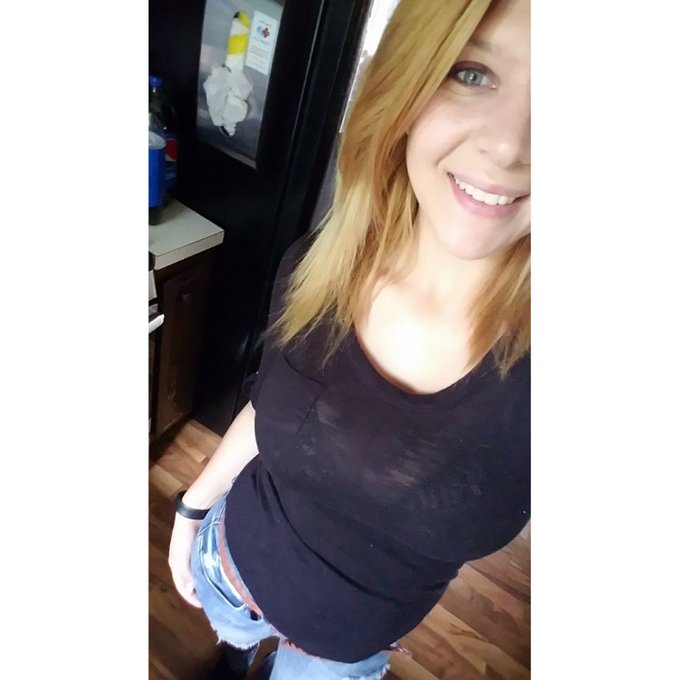 🤔🤔 waiting for people to book me for shoots. https://t.co/FDEpc8oYle<a href="/tag/newprofilepic"class="tags"><span>#newprofilepic</span></a>