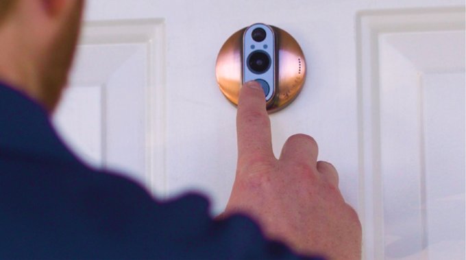 Indiegogo's tweet image. Always know who's at your door: hubs.ly/H07CDnm0 #newandinnovative