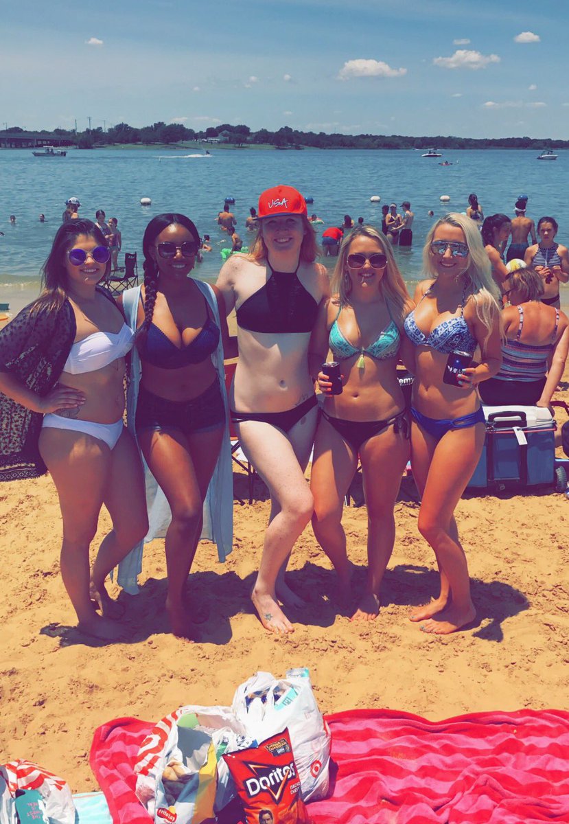 TristaGates21's tweet photo. Memorial Day 2017 πβ€οΈπ±π·βοΈ#beachbabes #MemorialDay17 #LETX https://t.co/i2WDb1YnWF