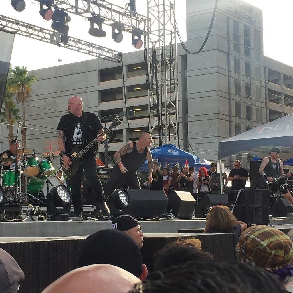Punknews's tweet photo. Discharge live at @PunkRockBowling in Las Vegas, NV #prb17 #PunkRockBowling https://t.co/qPCGhg1HLK https://t.co/m7KQCfDTQJ