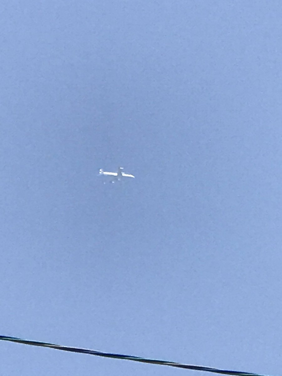 naosequoia's tweet photo. 上空に発見！
遠くて霞んでるけど！

#ルフトハンザ 
#ルフトハンザ航空
#A340313
#DLH737
NGO-FRA https://t.co/vlLjrREsTB