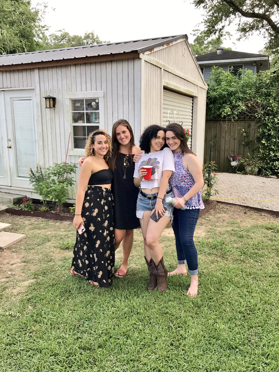 mkleinschmidt's tweet photo. nothin better 💕🦐🏡🍾 #homeeee @_zulyyy @okaylivz @StephD_28 https://t.co/vX5g7RDYCS