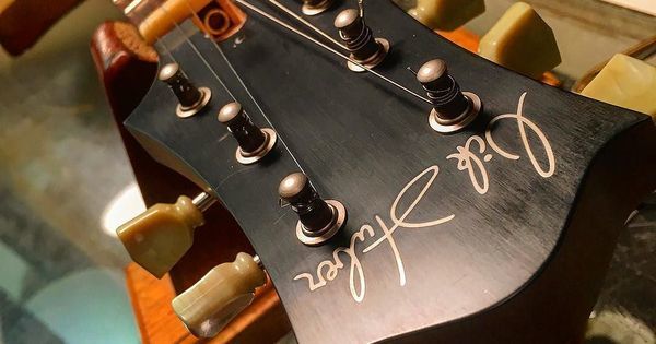 GuitarNiche's tweet photo. The GN Repair Bench: Lending a helping hand for a happier Huber #boutiqueguitars #huber #killertone https://t.co/8mhFA5vfgq https://t.co/IYfytCpgKm