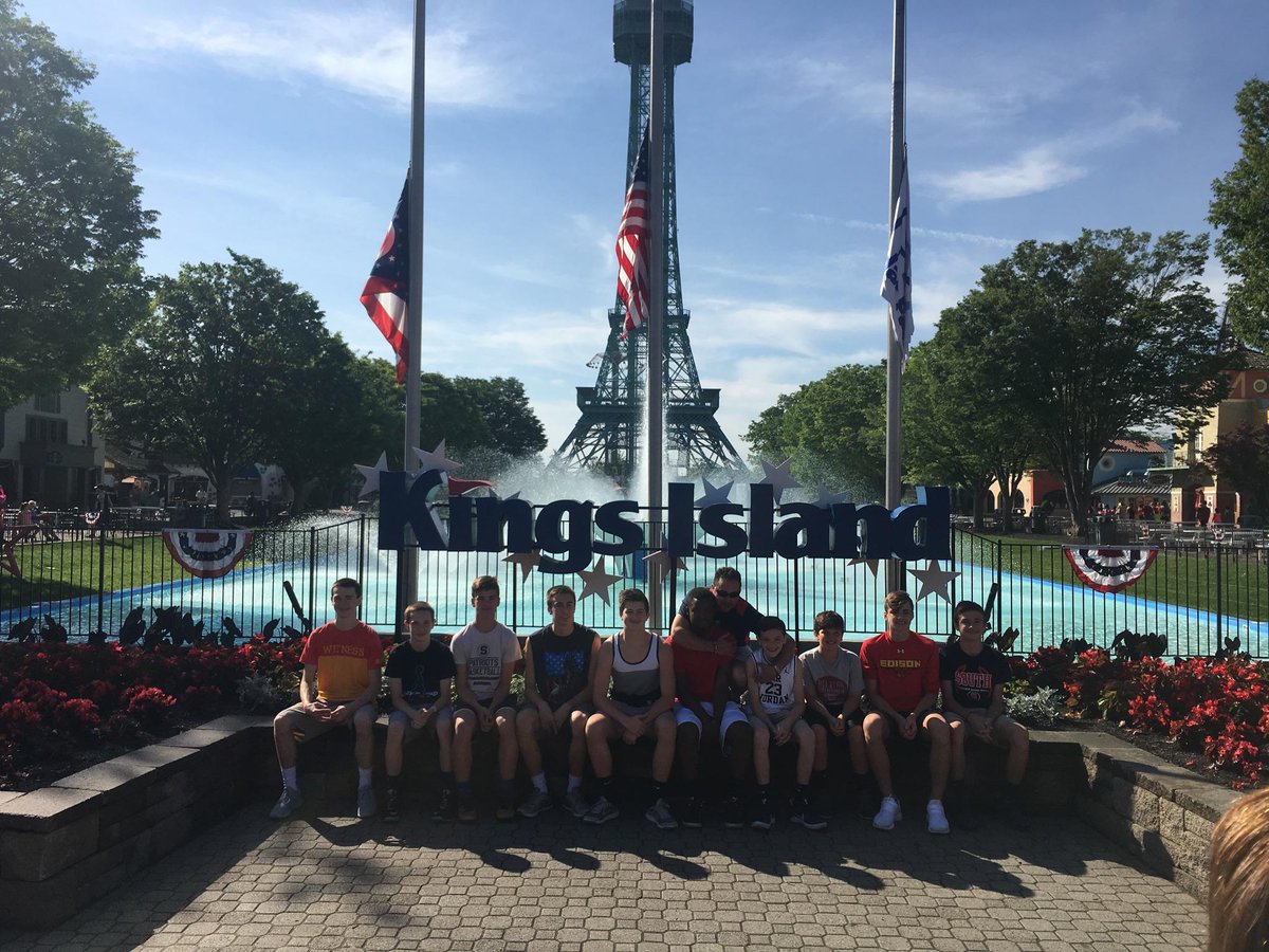 PSHSHoops's tweet photo. 8th Grade trip to OYB Kings Island Memorial Madness https://t.co/DZKbMV6rX2