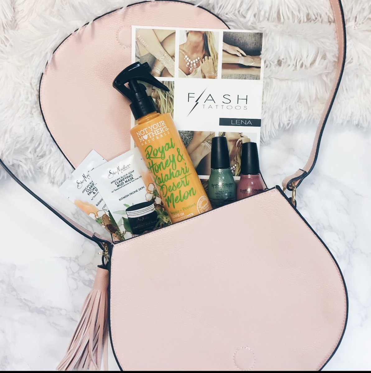 GeekChicStyle_'s tweet photo. Thanks @influenster for this amazing #GlowVoxBox with some fabulous products! #contest https://t.co/EjmSiWA3Va