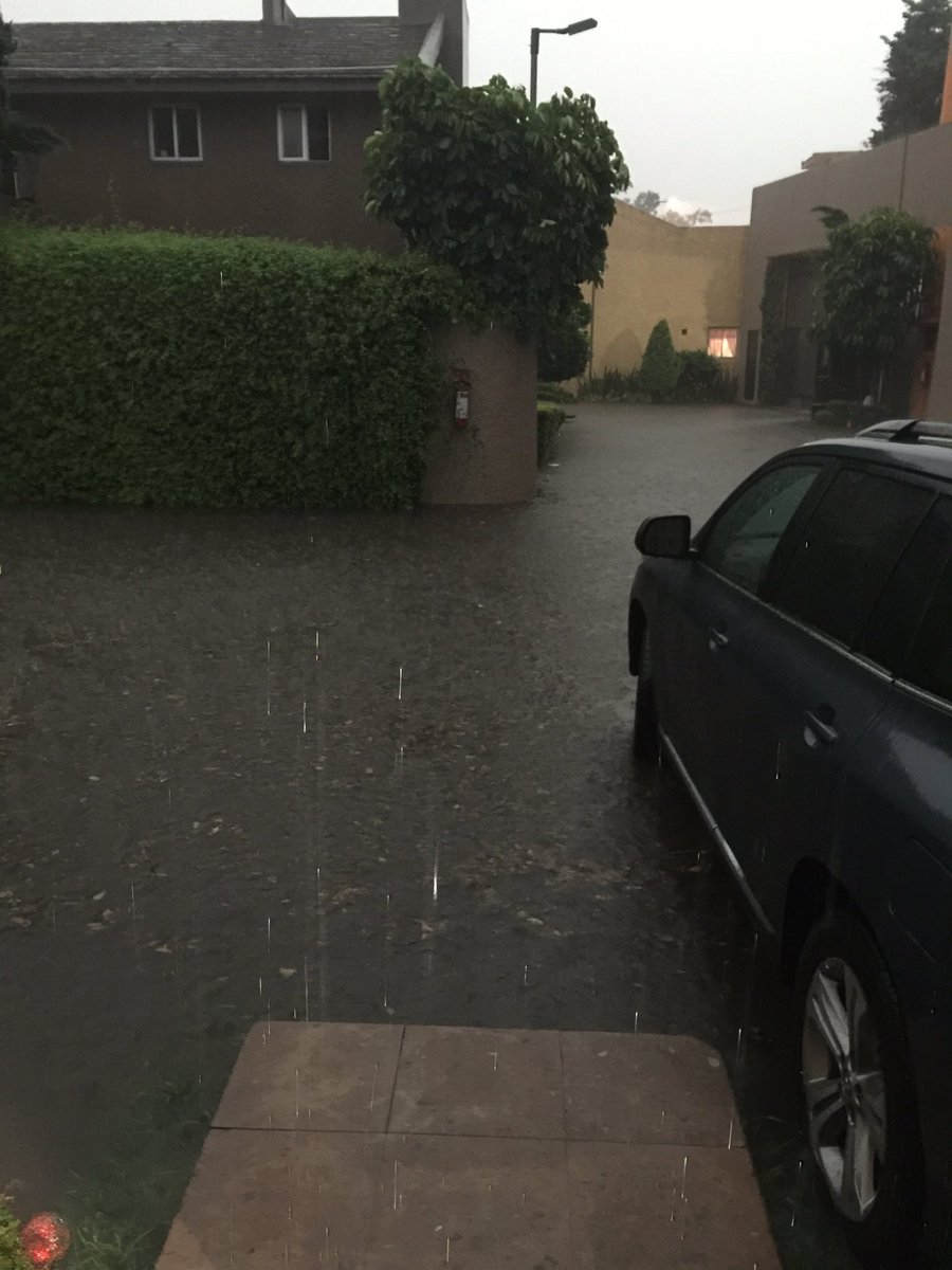 brenfisi's tweet photo. @SacmexCDMX @unidadtormenta apoyo para desasolve en Xochimilco   Aldama 27 Condominio horizontal inundado https://t.co/DTMaaEUtzX