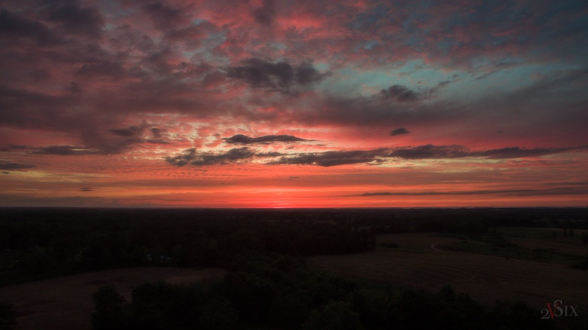 BamaBass's tweet photo. These afternoon showers are leaving sensational sunsets. #valleywx #alwx #2vsixstudios #aerialphotography #sunsetphotos #alabamasunsets https://t.co/LVFeSIF8iv