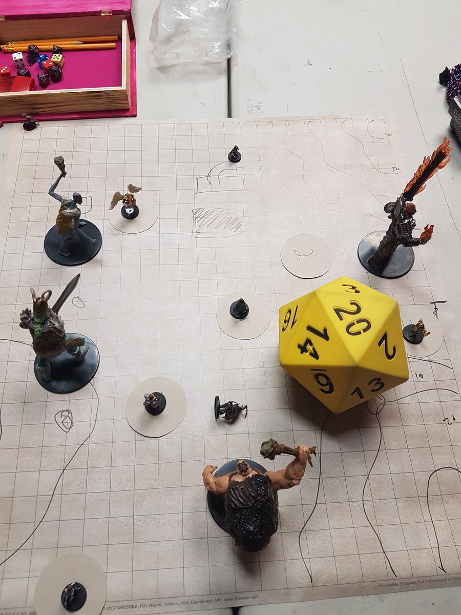 pezfiend81's tweet photo. @DnD_AdvLeague Final battle of SKT @bkgames Giant D20 taking the place of Imryth + Happy DM #DnD #customDMscreen https://t.co/qE5PGTBssF