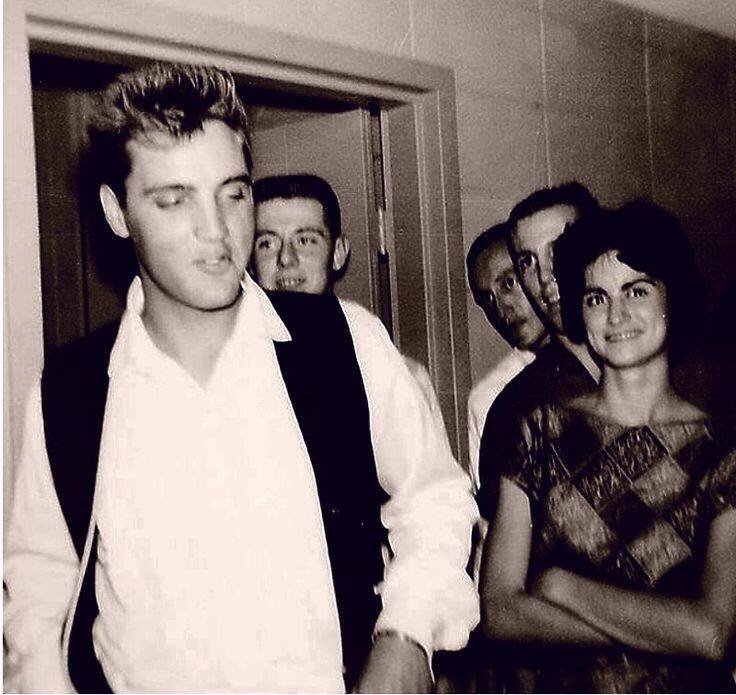 cdh952's tweet photo. #Elvis, Western Hills, Euless, Texas, 1958 https://t.co/djUuAMDBDX