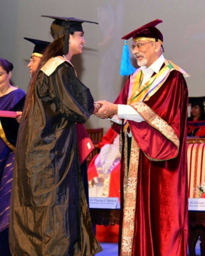 juztjelly26's tweet photo. A proud moment in my life #MBA_graduate #Christite #convocation https://t.co/R2znWbjpbm