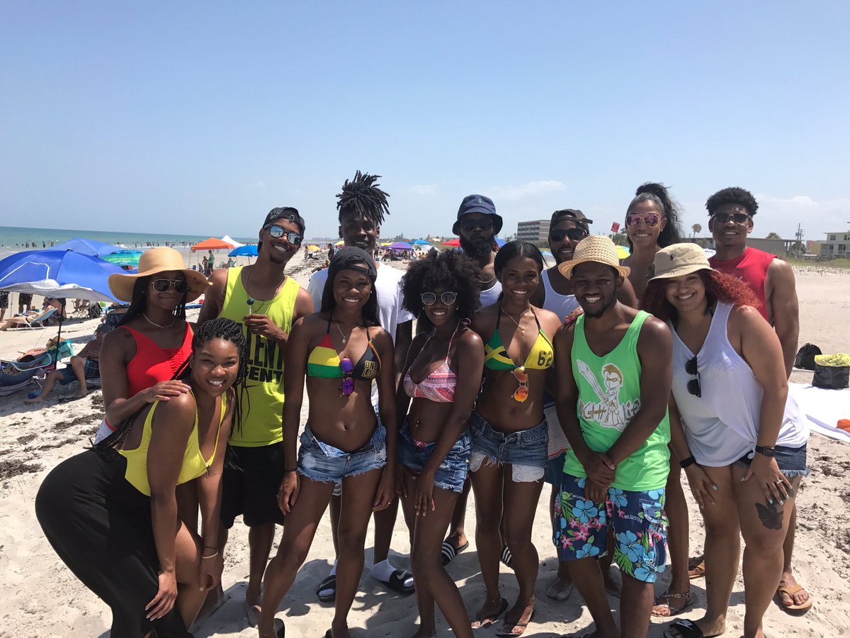 iMpactEnt2015's tweet photo. Beach Day with family & friends was well needed 🙏🏽💯 #iMpactEnt https://t.co/xWHDA9h7GM