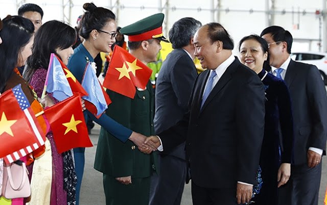 CTMMStaff's tweet photo. Vì sao không thấy một bóng Mỹ nào ra đón Thủ tướng Phúc? - https://t.co/Z3DO8dZx0A
#thienlam #nguyenxuanphuc https://t.co/HJjawn8puI