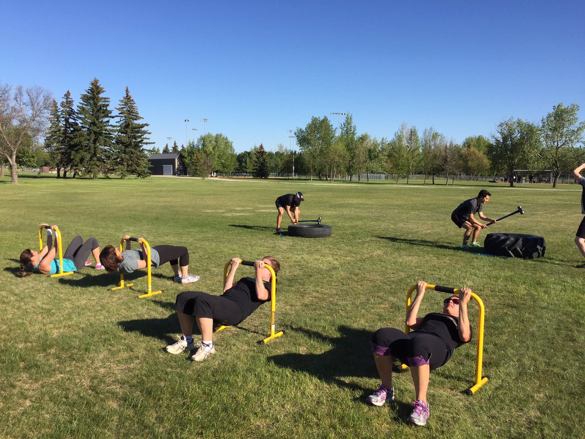 SweatFitnessReg's tweet photo. Great night to sweat it out with @LebertFitness #equalizerbars and #sledgehammers #yqr #bootcamp https://t.co/sswYYSlH3n