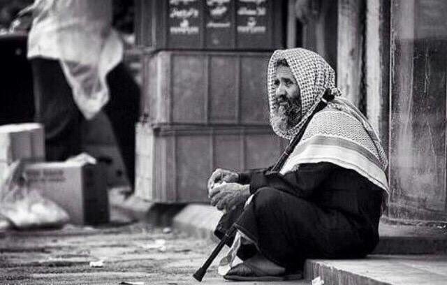 ARB_adb's tweet photo. قدْ يقتُلُ الحُزنُ مَنْ أحبابهُ بَعُدوا
عنه فكيفَ بمنْ أحبابُهُ فُقِدوا
•
•
محمد الجواهري https://t.co/wSjl1jsbYz