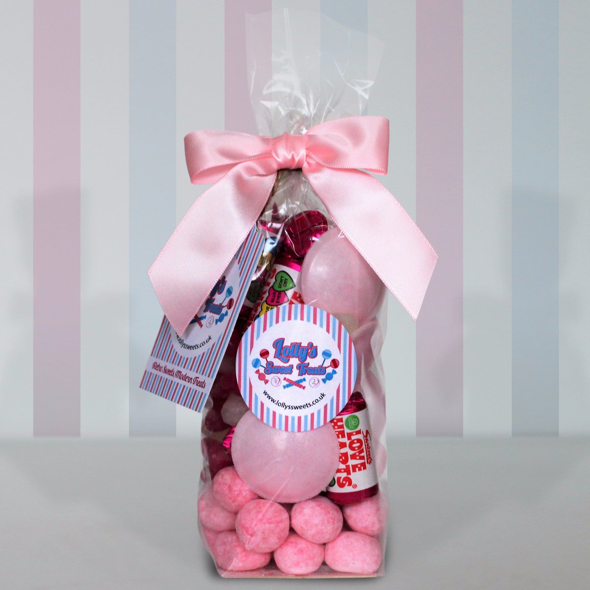 Need some #Tuesdaymotivation?... #Win one of our Retro Sweets Gift Bags. #Follow and #Retweet by midnight tonight! (UK Mainland Only) 😋