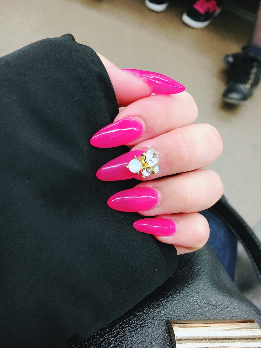 chisa_NAIL's tweet photo. 1、2枚目のやり始めに比べたら
3、4枚目まぁ慣れたなって感じ🤔
最近バイトやら引っ越しやら
忙しくて全くできてない😂💦
頑張らないと(•̀௦•́)و✨ https://t.co/YrBYocaGiQ