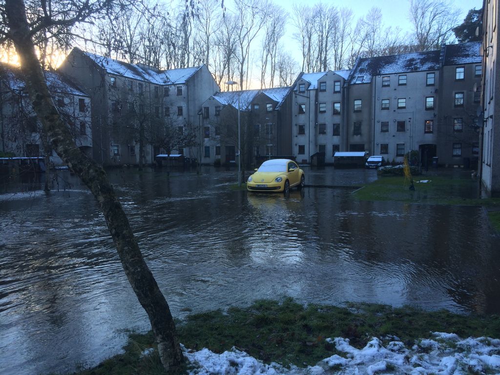 pumpcouk's tweet photo. Aberdeen residents handed cash for flood defences.

Read more: https://t.co/Thd2wvTciM

#Aberdeen #Floods https://t.co/Mc0t1NvRKz