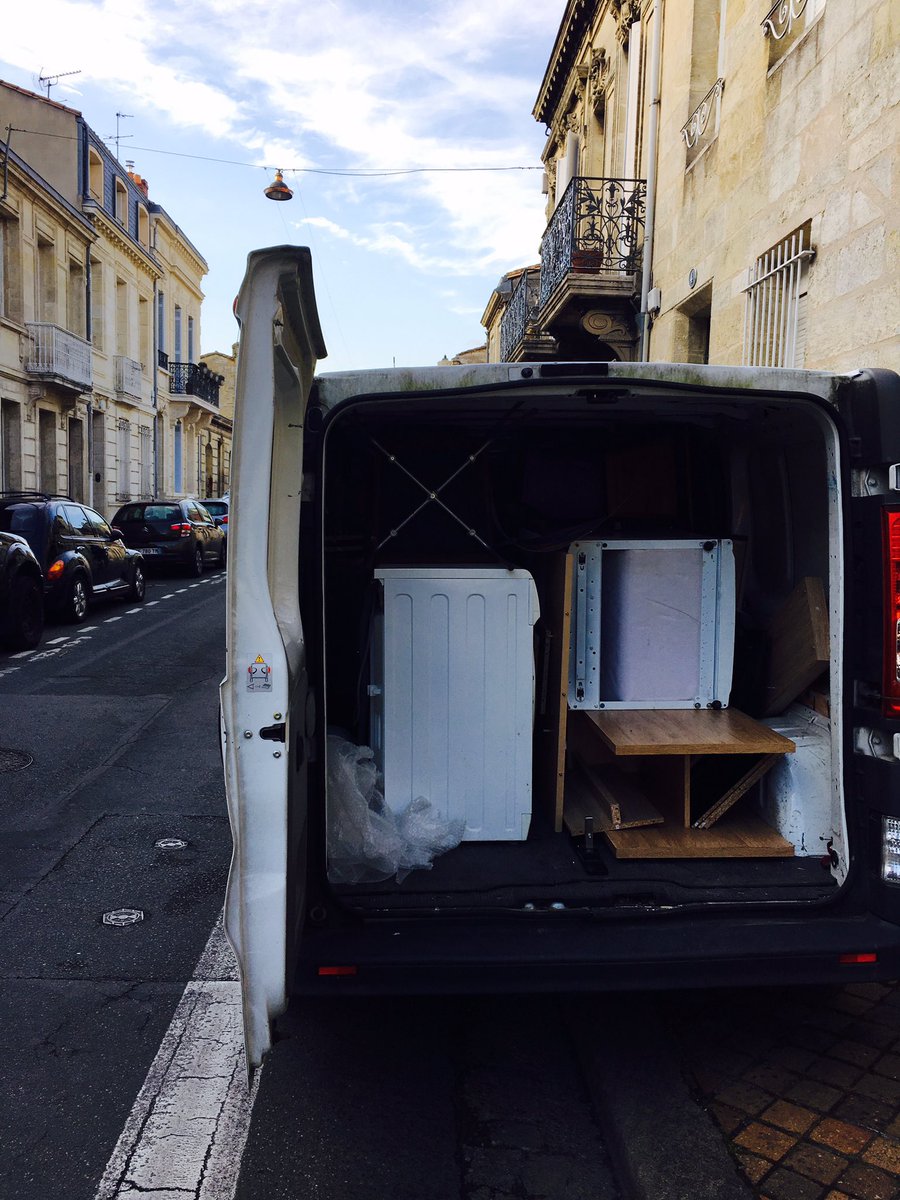 goodbail_fr's tweet photo. Quand un des fondateurs déménage, il utilise bien évidement @jestocke pour entreposer ses affaires ! #déménager #Startup https://t.co/vOqU2ZOvA8