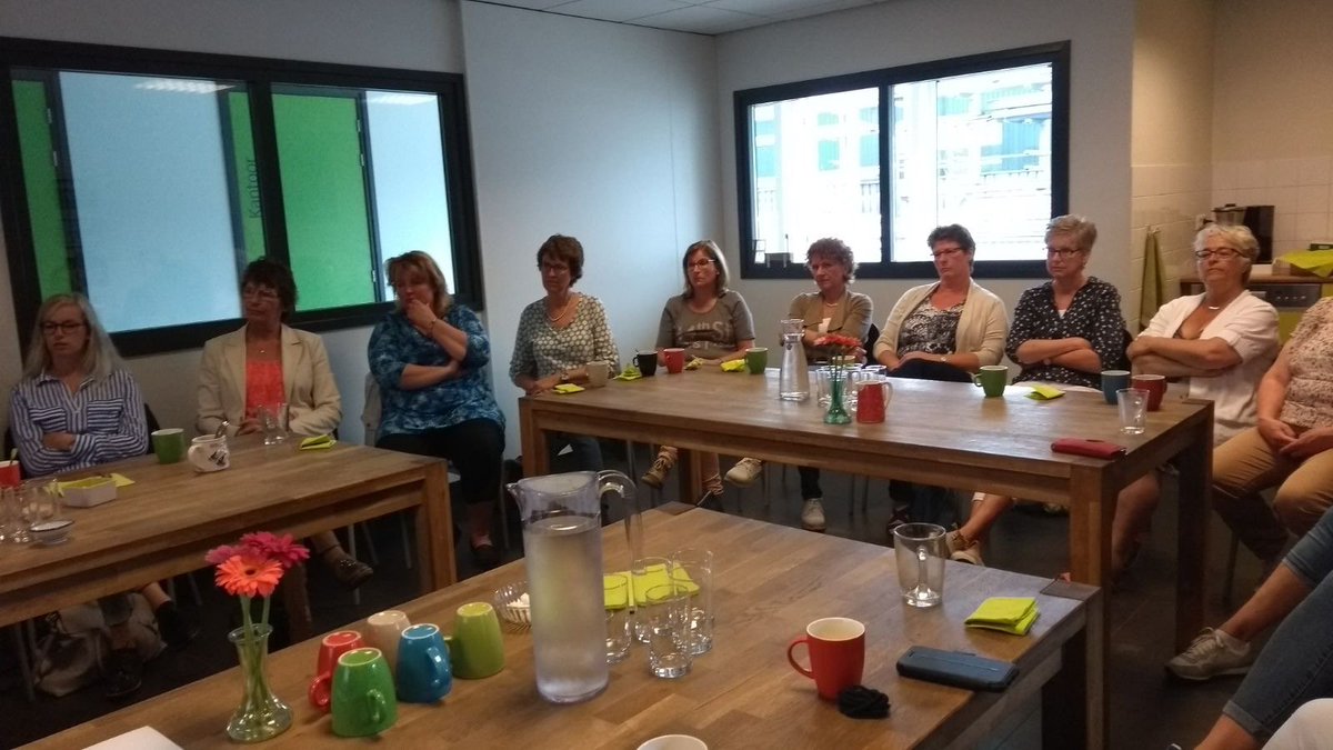 CUMELANederland's tweet photo. Gezellig druk op de Damesdag Noord-Holland. Sjoek van der Maarl van @StigasNL vertelt de dames meer over veiligheid op cumelabedrijven. https://t.co/vkauUgzSEp