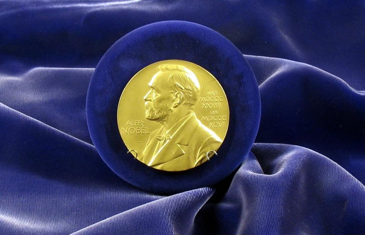 "Maddenin Topolojik Fazları: 2016 Nobel Fizik Ödülü"
BA Üyesi İnanç Adagideli anlatacak <a href="/saloniksv/">Salon İKSV</a> 
8 Haziran Crt 13:00 #BAkonferans