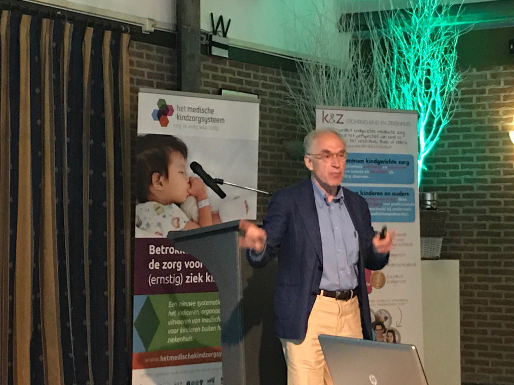 Hugo Heijmans als spreker bij #mks informatiebijeenkomst. Wat is de kinderzorg veranderd, fantastisch om te horen.