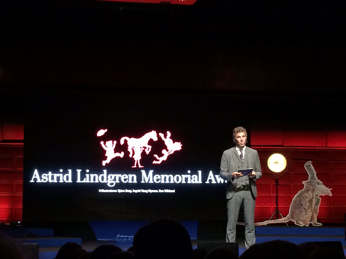Kulturrdet's tweet photo. Kulturrådets generaldirektör Staffan Forssell talade på @AlmaAward prisutdelningsceremoni igår. Och @Yukiko_Duke var konferencier! #alma2017 https://t.co/N0saACFGUd