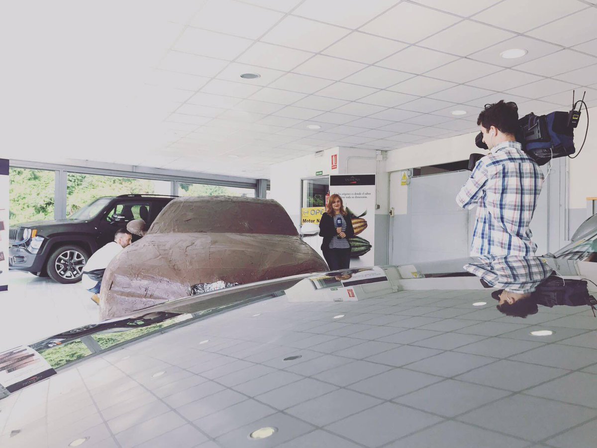 ¿Os gusta nuestra última locura? Os presentamos un ALFA ROMEO GIULIA de chocolate <a href="/Valrhona/">Bao Truc</a>  gracias amigos de Nalón Motor. <a href="/alfa_romeo/">Alfa Romeo</a>