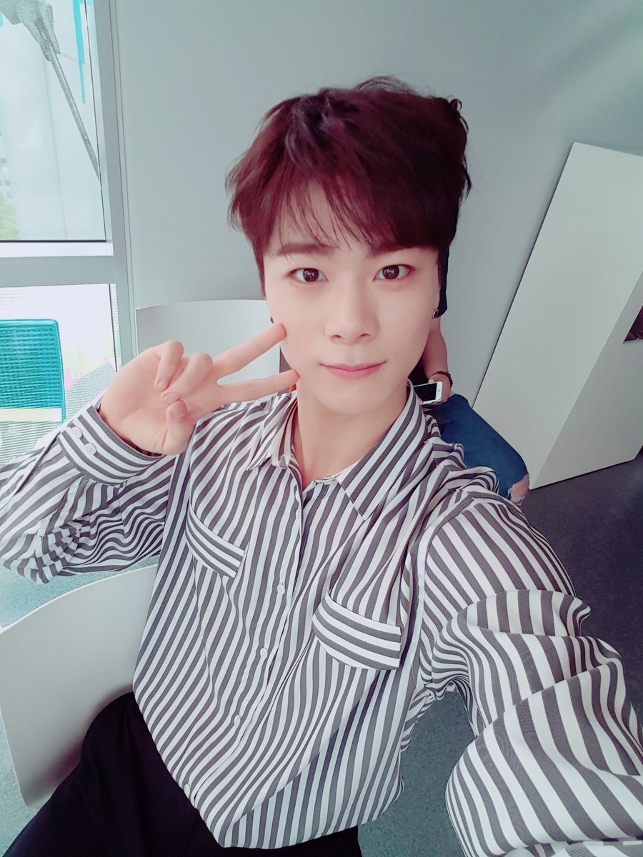 offclASTRO's tweet photo. 멘션파티가 끝났습니다!!!
나중에 또 할테니까 또 놀아요오오오😁
#ASTRO_BABY https://t.co/czIk7bCqWb
