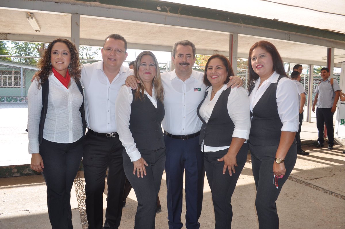 goyo310's tweet photo. Acude Aarón Rivas a Lunes Cívico en primaria
Rodolfo T. Loaiza de la Burocrata https://t.co/5Qvy19E3Eg https://t.co/2Dpwf6XLN1