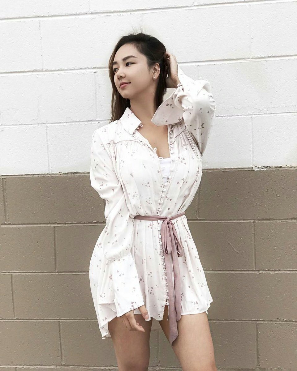 fechigency's tweet photo. Welcome back to #Fechi @cutedemcn ! Grace Kim, 1994 as designer, model and also blogger. Keep enjoy with us! (Prev: Jenna Chew) https://t.co/xvzvGaG57L