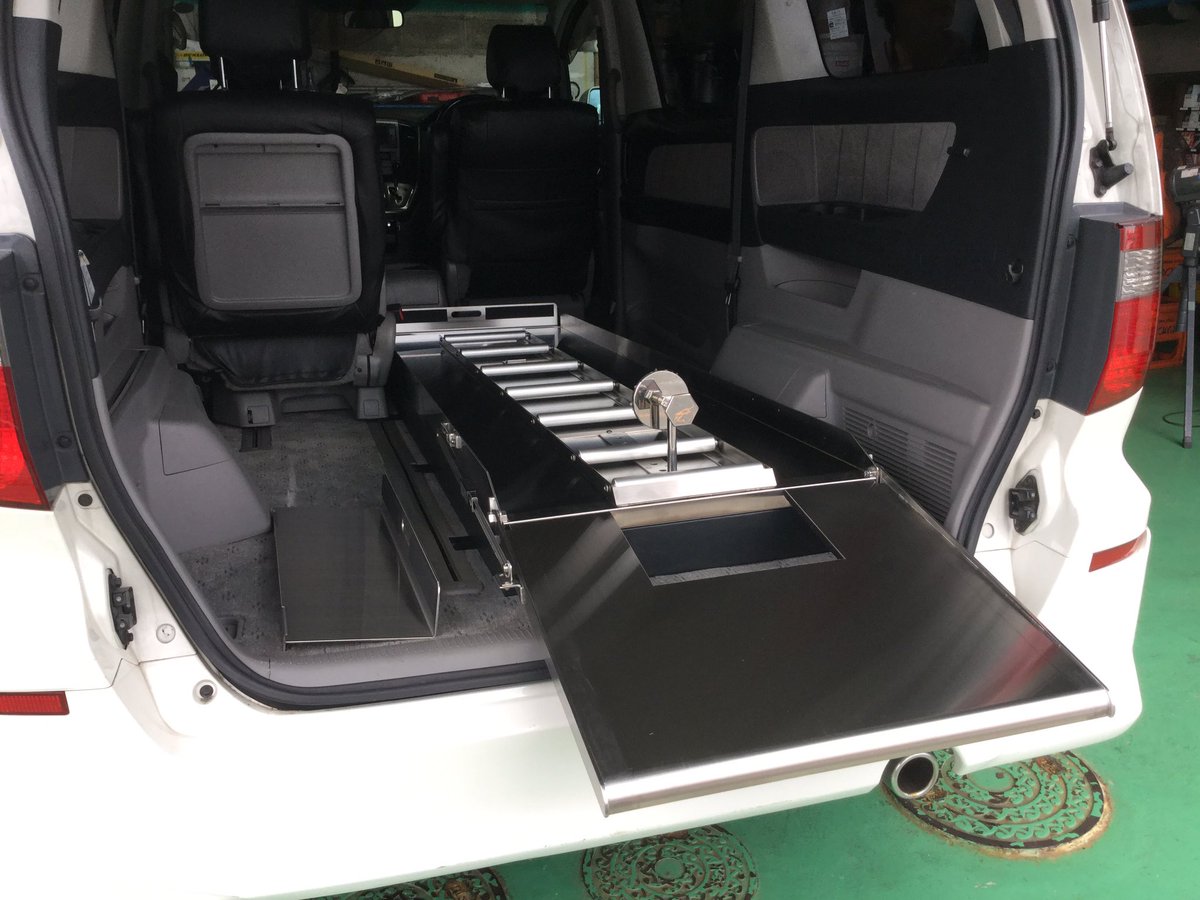 高里健作 Twitterissa トヨタアルファードを棺台車に製作しました 結構綺麗に仕上がりました 霊柩車 棺台車 アルファード