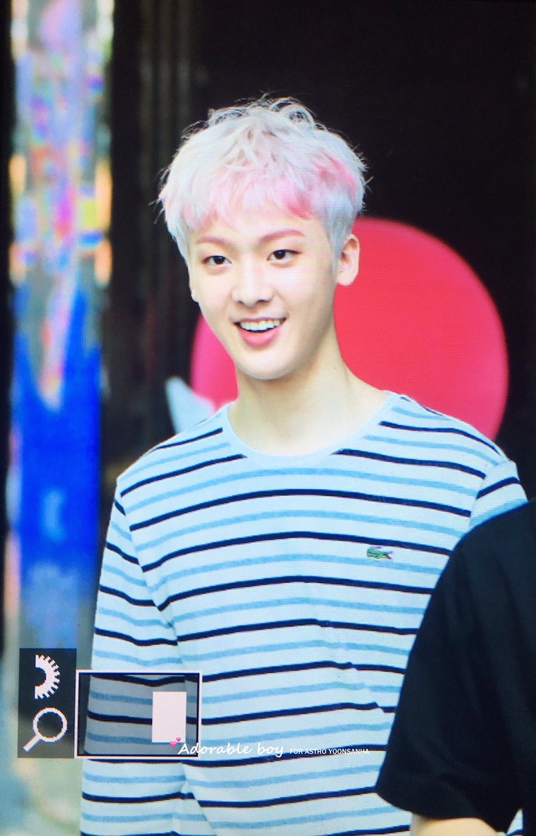 sh_adorableboy's tweet photo. [preview] 170530 최파타 퇴근
#윤산하 #산하 #아스트로 @offclASTRO 

라디오 수고했어 😊👏🏻 https://t.co/FUwV7iUIpD