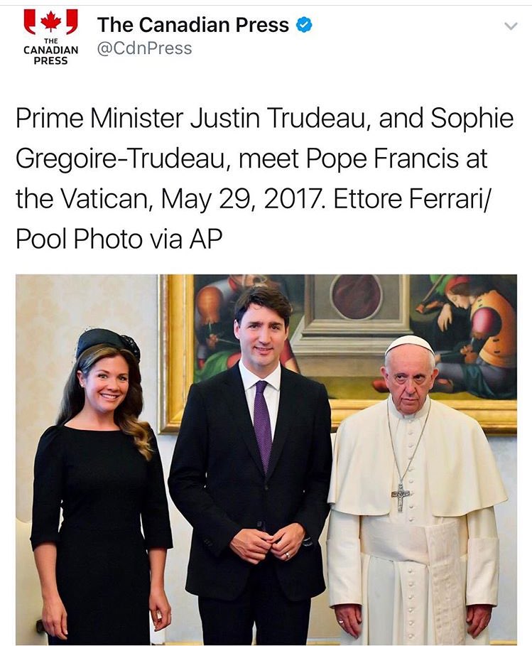 TheAnaBraga's tweet photo. The Pope looks thrilled 🤣🤣 @KTHopkins @foxandfriends #PopeFace #TRUMP #toofunny https://t.co/sFAbLsmEyc